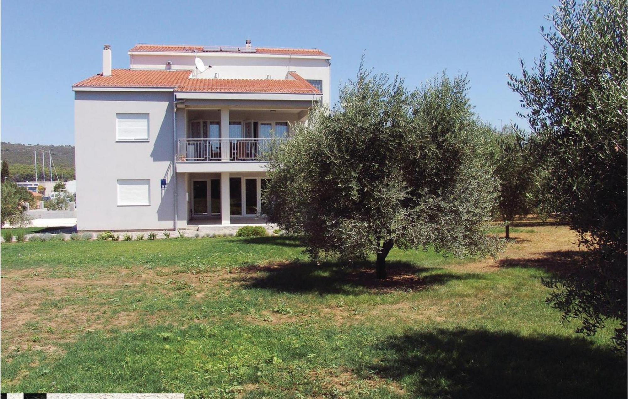 1 Bedroom Cozy Apartment In Bibinje Exterior photo